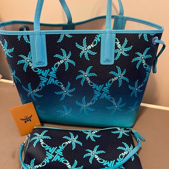 MCM Liz Shopper in Studded Palm - Picture 1 of 2